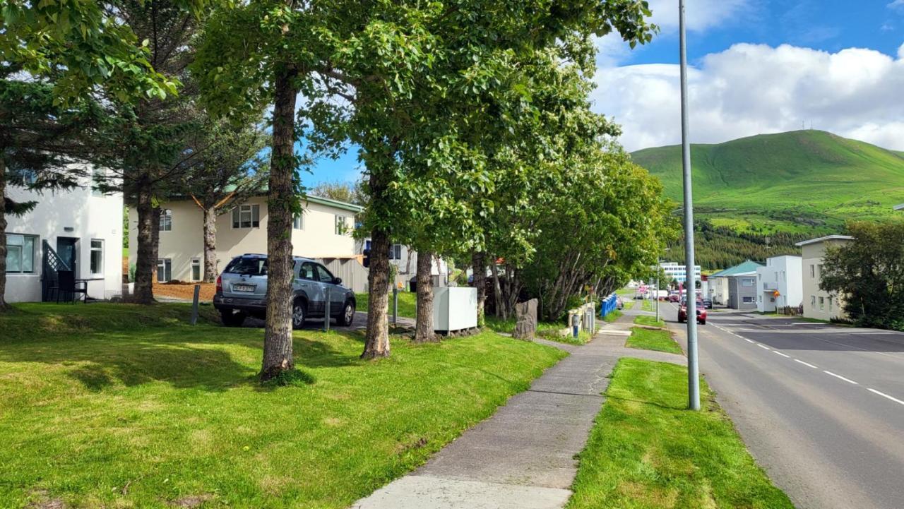 B&B Rooms Husavik 1 エクステリア 写真